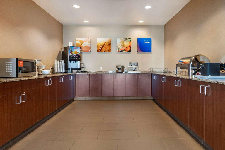 Food & Drinks 5, Comfort Suites Airport-University, Gallatin