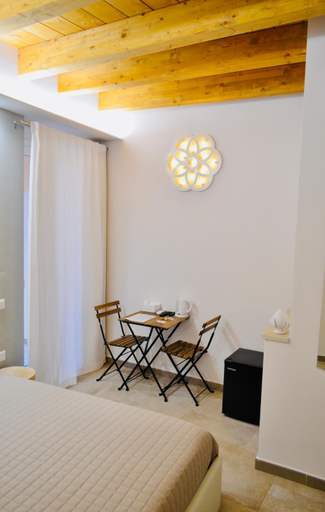 Others 5, Arvian B&B, Bari