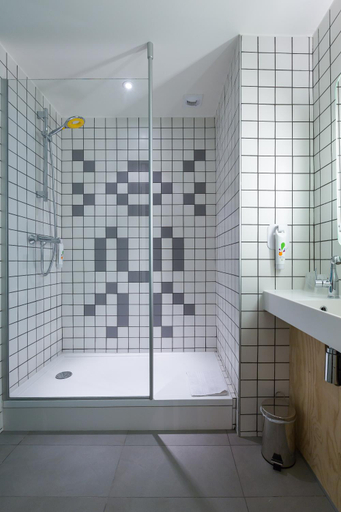 Bathroom 4, ibis Styles Paris Place d'Italie Butte aux Cailles, Paris