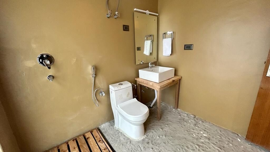 Bathroom, Apple Orchard Ule, Leh