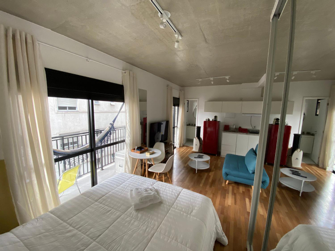 Others 3, 85 New studio w balcony, fast wifi and movie screen!, São Paulo