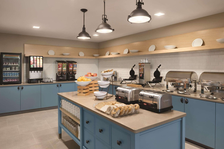 Food & Drinks 5, Country Inn & Suites by Radisson, Ft. Atkinson, WI, Jefferson