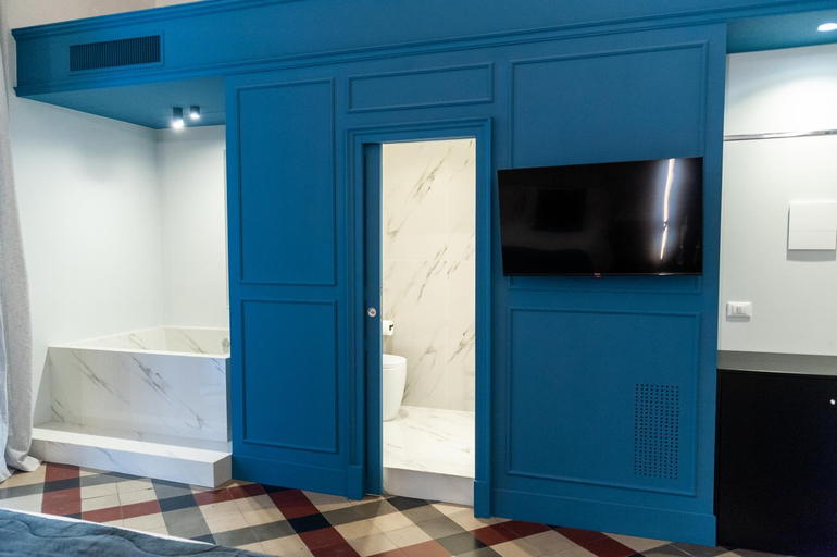 Others 2, CATARINA SUITES - CENTRO STORICO, Catania