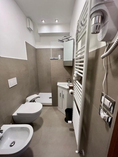 Bathroom 2, Rainbow Hotel Depandance Joli