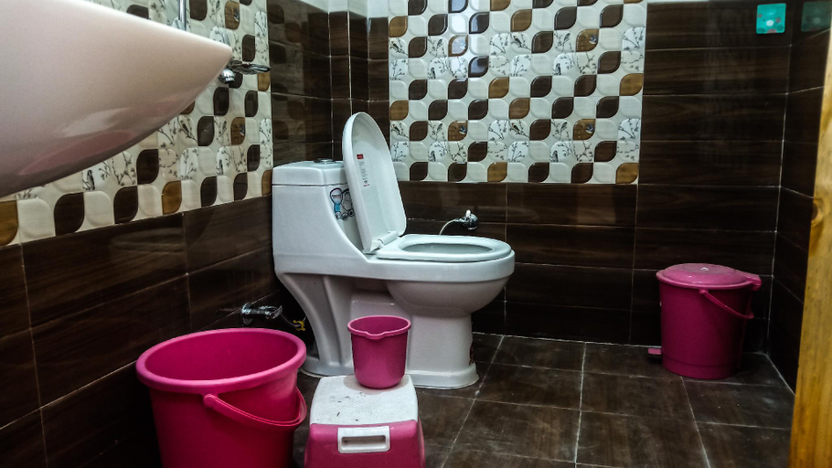 Bathroom, Juniper Home Stay, Kullu