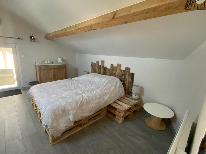 Others 3, Chambre privative chez Toutoune, Jura