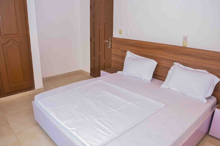 Bedroom 2, Sans thème, Abomey-Calavi