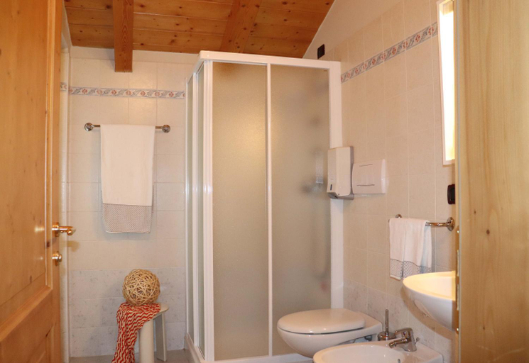 Bathroom 2, hotel Parco Pineta, Trento
