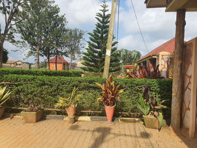 Exterior & Views 5, Royal Embassy Motel, Kalungu