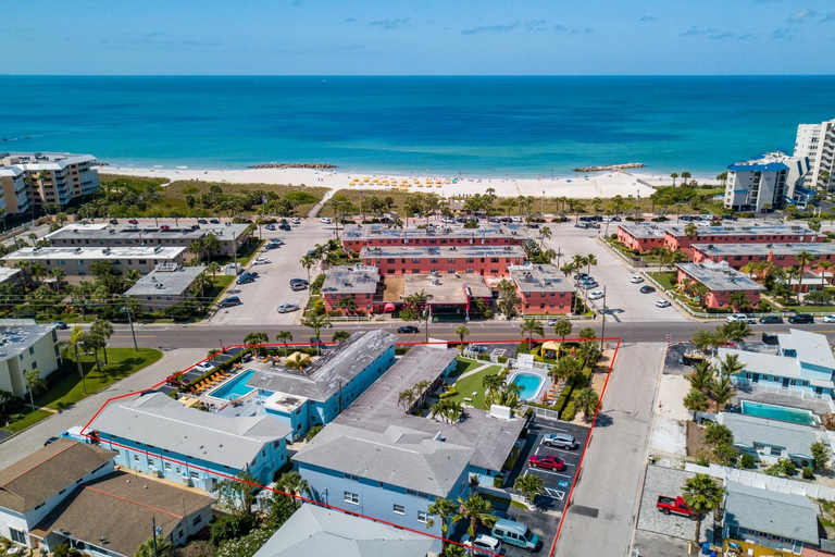 Food & Drinks 4, St. Pete Beach Suites, Pinellas