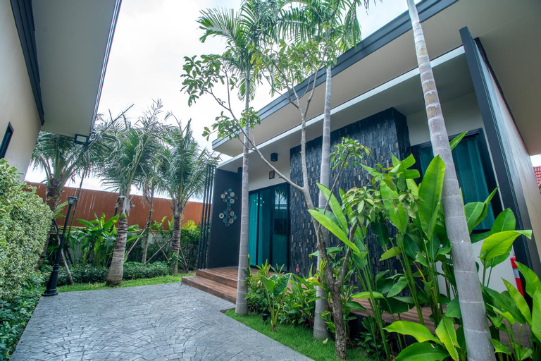 Coco Pina, Muang Prachuap Khiri Khan