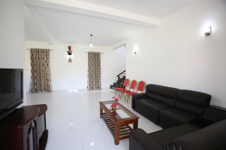Public Area, Negombo Villa near Beach/Airport - Sleeps 10, Negombo