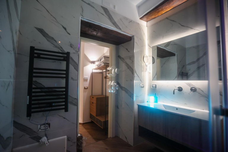 Bathroom 2, PETRAMARE Charming House, Salerno