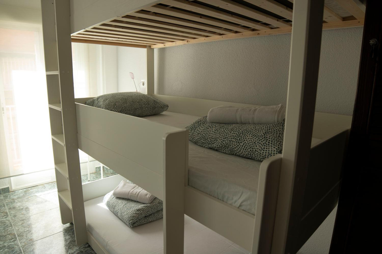 Others 4, Habitacion Familiar, Madrid