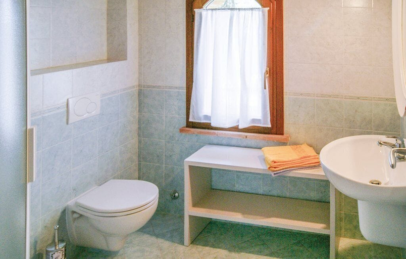 Bathroom 3, Ville del Silenzio, Pisa