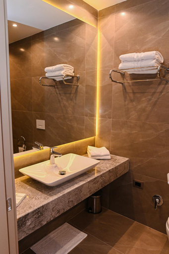 Bathroom 5, White Hill Hotel, SPA & Conferences, Durrësit