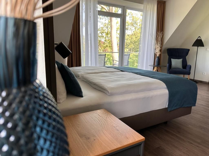 Bedroom 3, Hotel Schöne Aussicht, Stilvoll modern, direkt am Rüstersieler Hafen, Wilhelmshaven