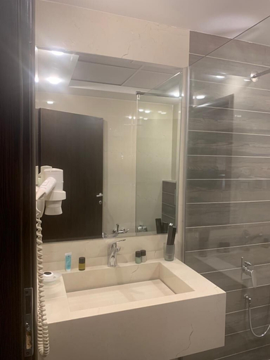 Bathroom 4, City Rose Hotel Suites, Salt