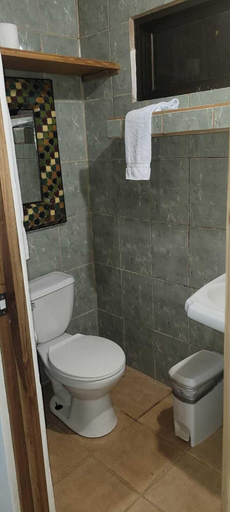 Bathroom 5, Eden Atenas, Atenas