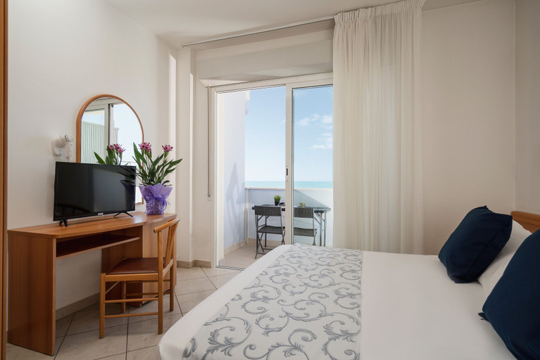Bedroom 2, Residence Hotel Piccadilly, Rimini