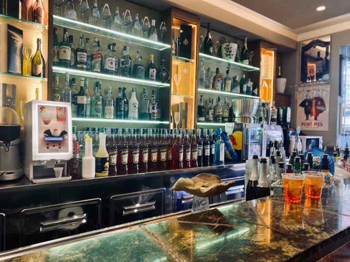 Food & Drinks