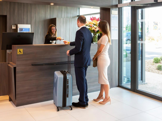 Public Area, Hôtel Roi Soleil Prestige Plaisir - St Quentin, Yvelines