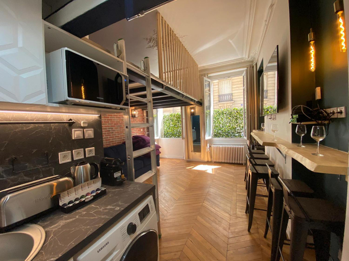 Food & Drinks 4, Beautiful mini Loft near Saint-Lazare, Paris