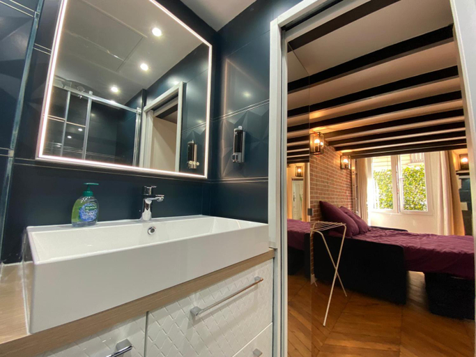 Bathroom 2, Beautiful mini Loft near Saint-Lazare, Paris