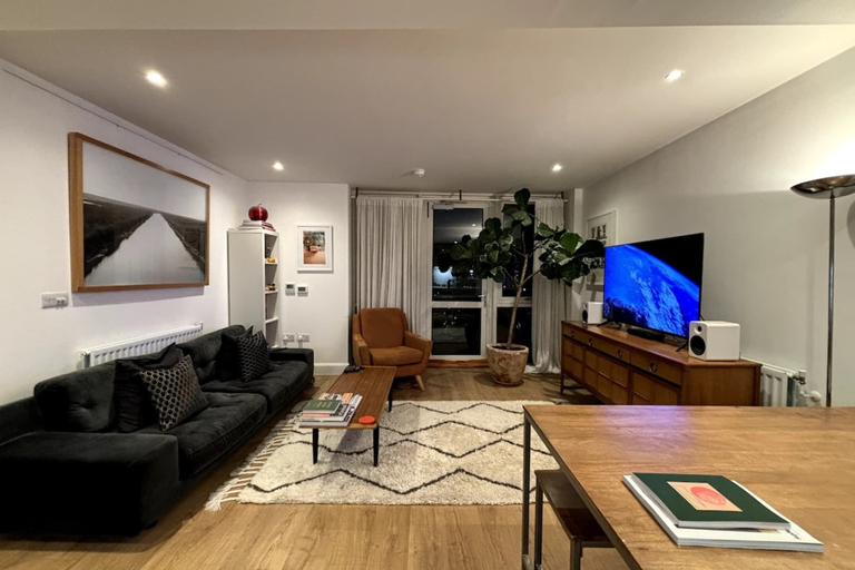 Others 4, Stylish 2BD Flat W/incredible View of London - Bow, London
