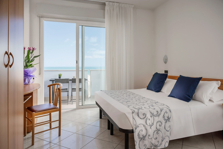 Bedroom 3, Residence Hotel Piccadilly, Rimini