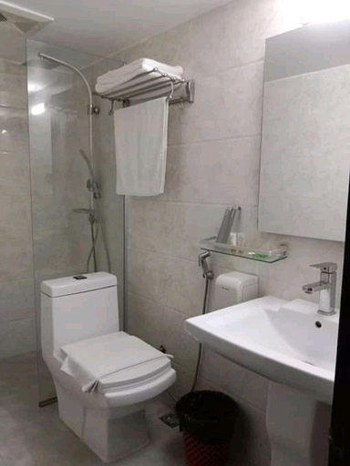 Bathroom 2, Gulshan Lake View Hotel, Dhaka