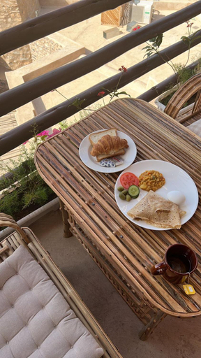 Food & Drinks