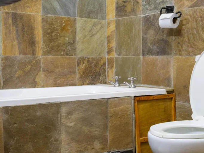 Bathroom 5, Hotel Tobriana, Roysambu