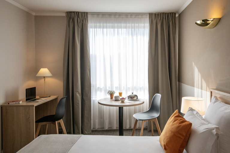 Bedroom 3, Le Cetai Cannes Beach Hotel, Alpes-Maritimes
