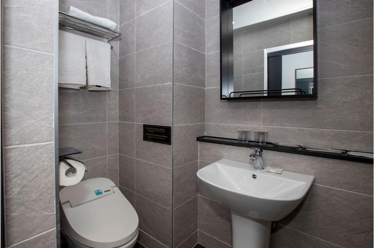 Bathroom 26