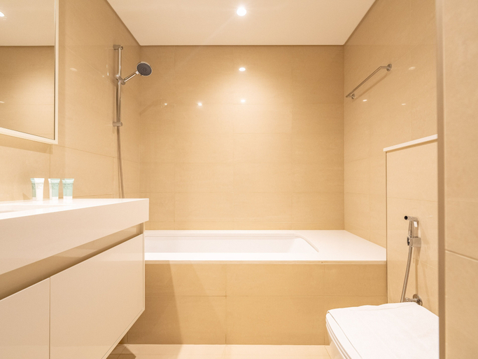 Bathroom 4, Lavishly Elegant 2BR with Breathtaking Burj View, Dubai
