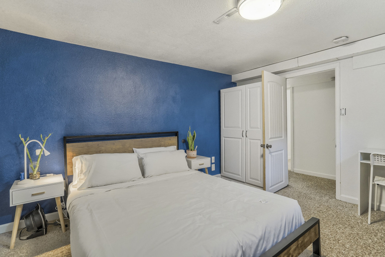 Bedroom 3, Mid-Evening Star, El Paso
