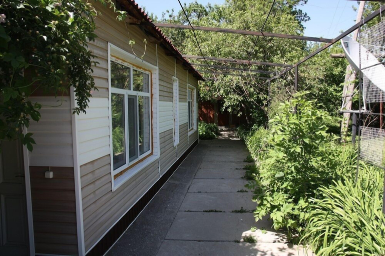 Exterior & Views 2, Zhenja and Lyuda's Boarding House, Tyul`kubaskiy