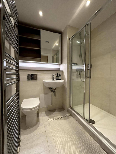Bathroom 2, Stylish 2BD Flat W/incredible View of London - Bow, London