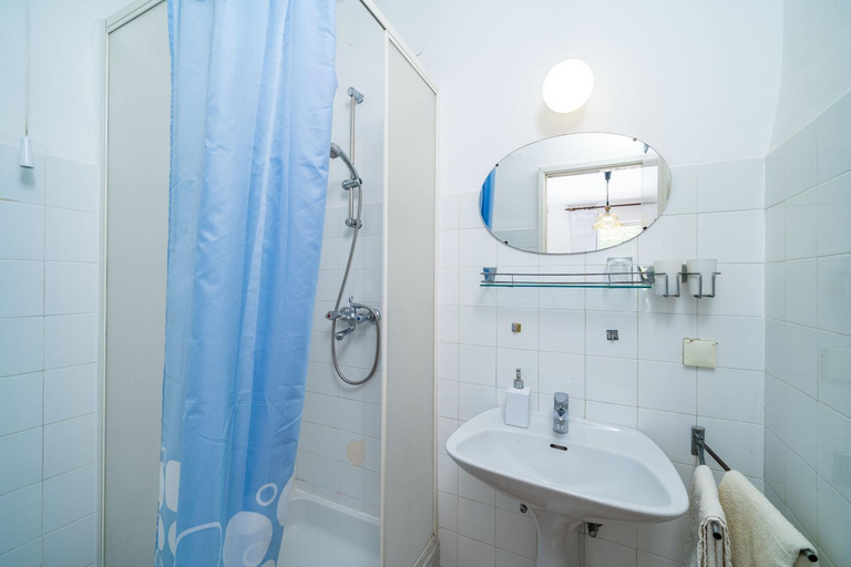 Bathroom 3, Apartments Zarac, Pojezerje