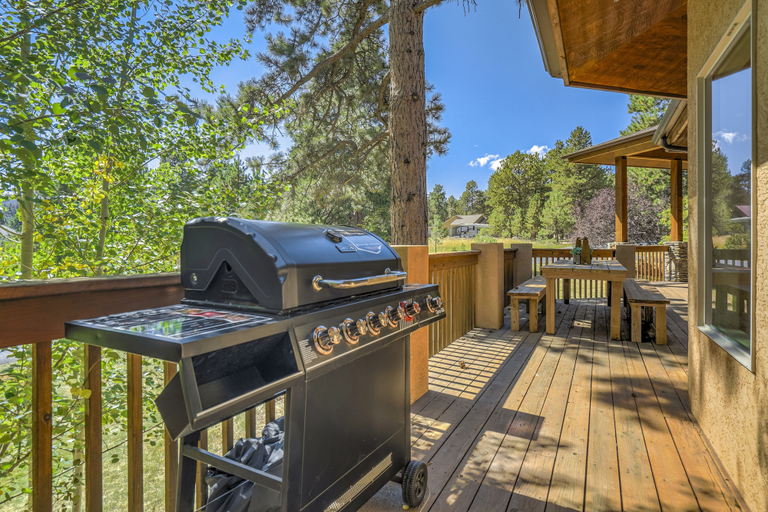 Food & Drinks, Highland Retreat, Teller