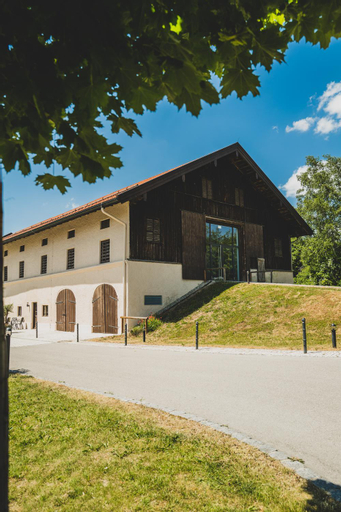Exterior 10