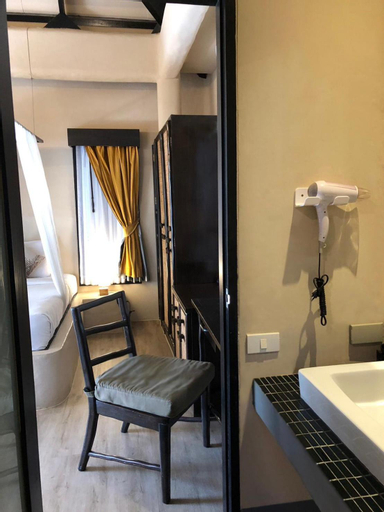 Bathroom 10