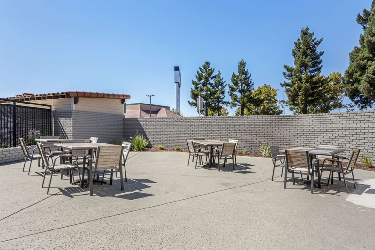 Food & Drinks 5, Country Inn & Suites by Radisson, Vallejo Napa Valley, CA, Solano