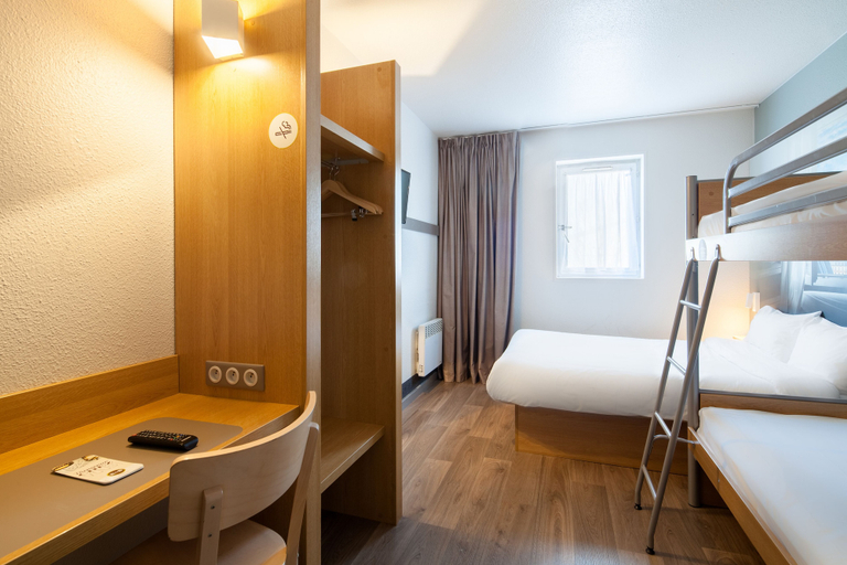Bedroom 3, B&B HOTEL Maurepas, Yvelines