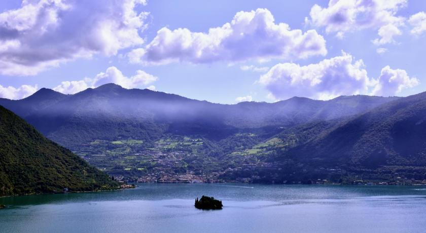 Italian Vacation Homes - La Petite Maison du Lac, Bergamo