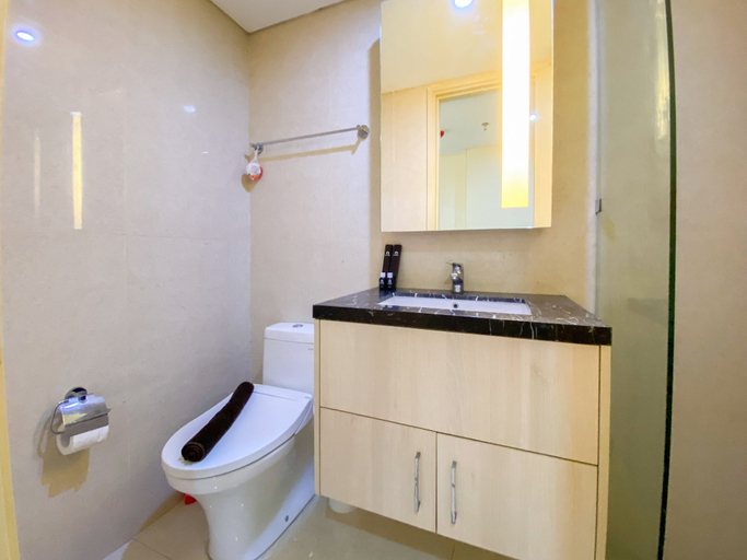 Bathroom 3, Good Deal Studio Apartment At Warhol (W/R) Residences, Semarang