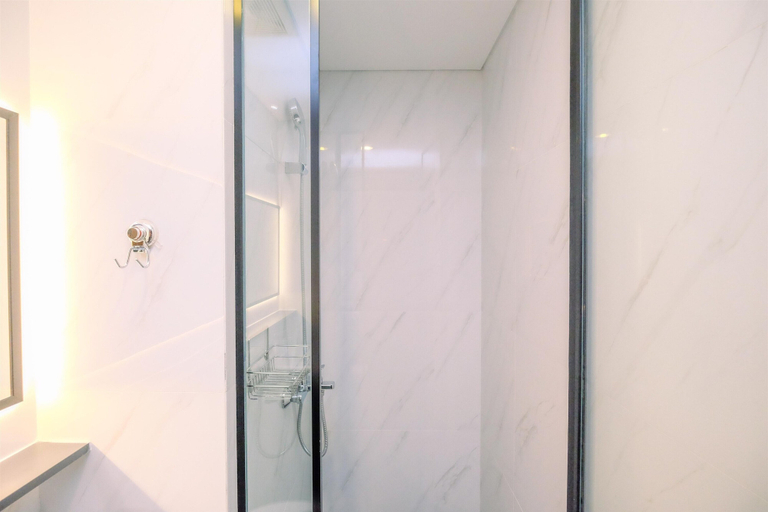 Bathroom 3, Minimalist And Comfy Studio Ciputra World 2 Apartment, South Jakarta
