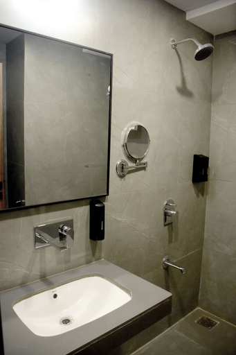 Bathroom 3, Regenta Inn Motikhavdi Jamnagar, Jamnagar