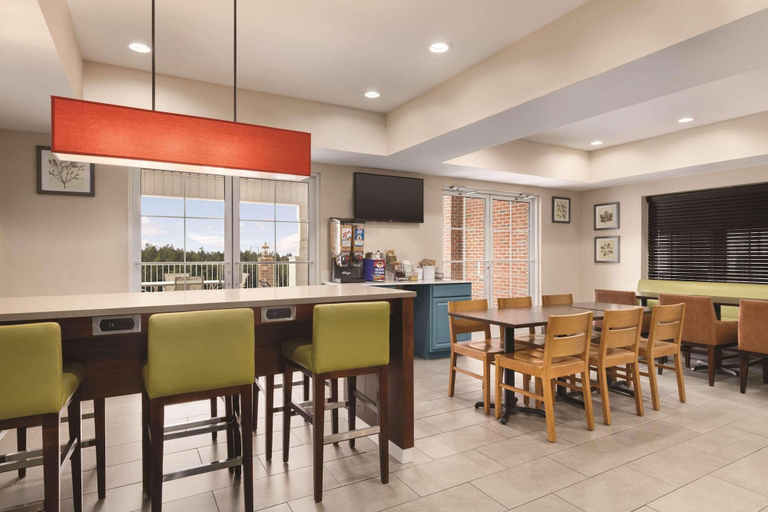 Food & Drinks 5, Country Inn & Suites by Radisson, Boone, NC, Watauga